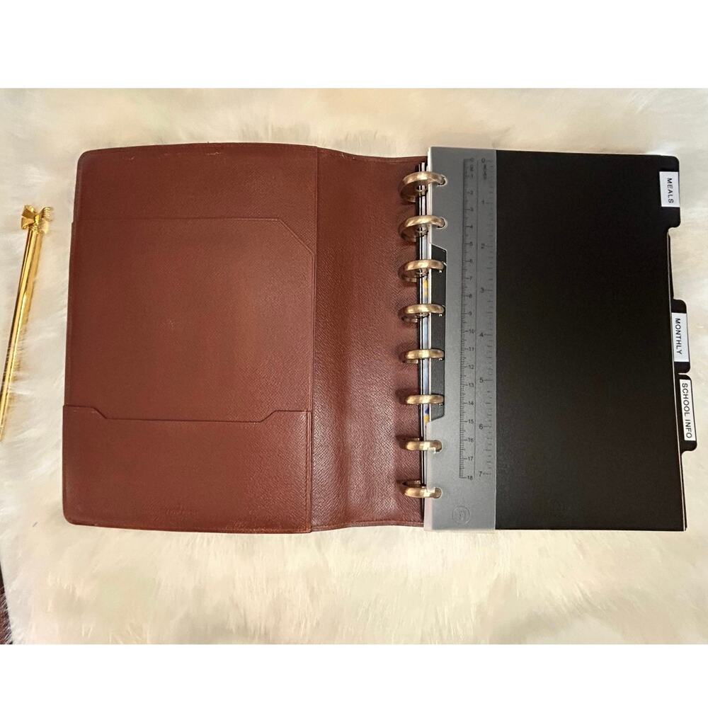 Authentic 70s Vintage Louis Vuitton Monogram A5 Desk Agenda Cover (predate code) - Picture 6 of 15